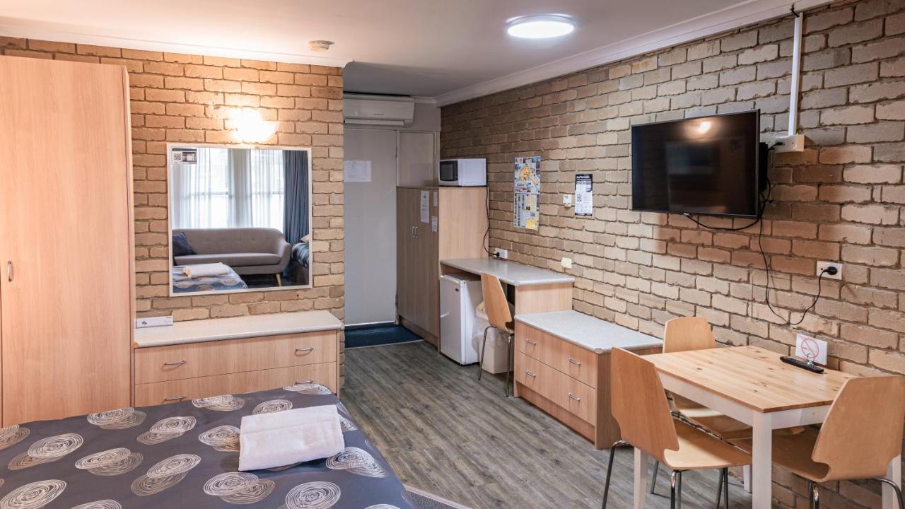 Tropicana Motor Inn Cowes Exteriör bild