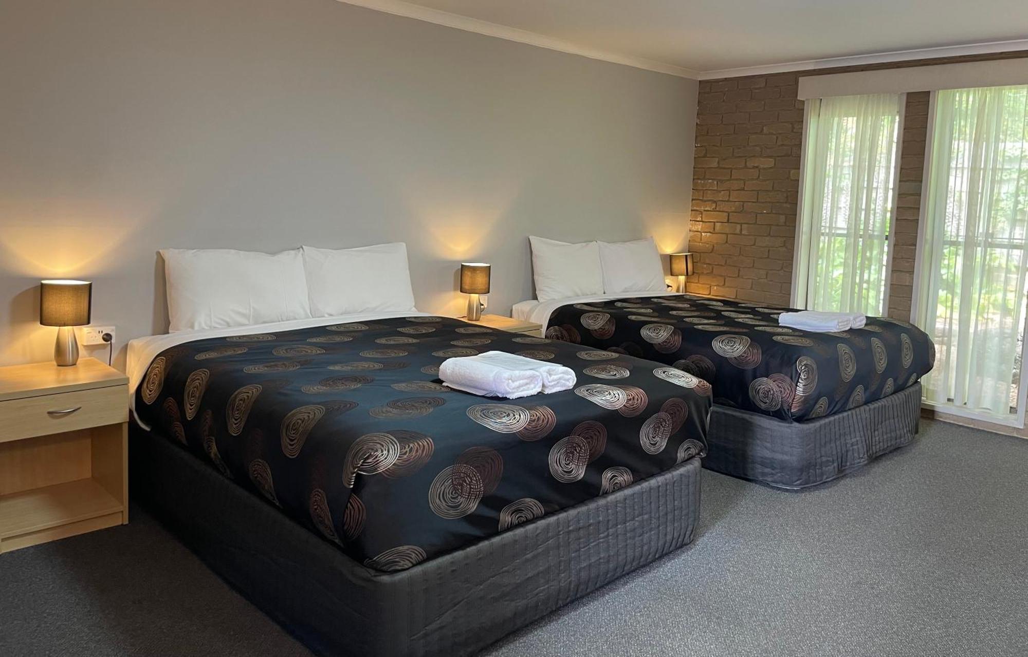 Tropicana Motor Inn Cowes Exteriör bild
