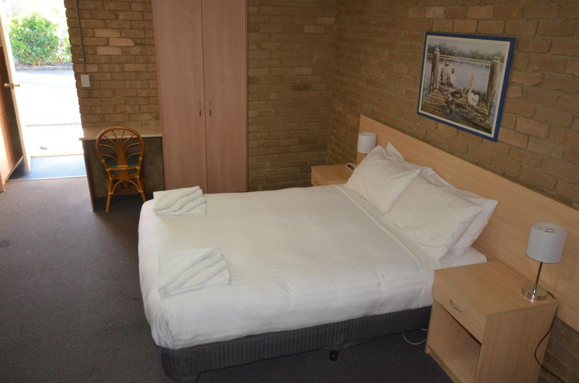 Tropicana Motor Inn Cowes Exteriör bild