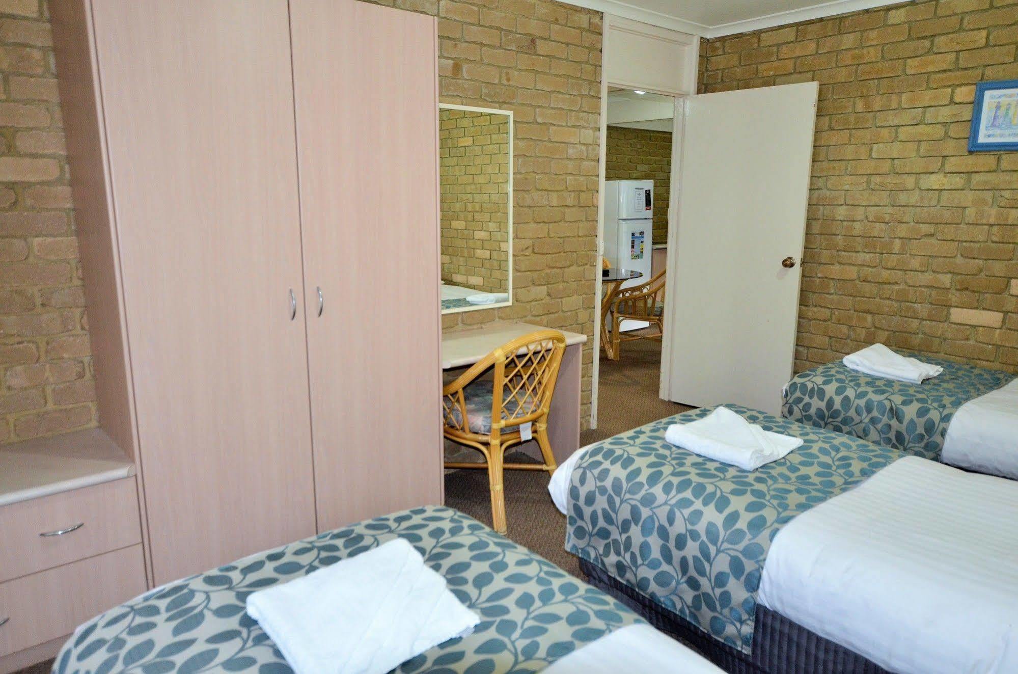 Tropicana Motor Inn Cowes Exteriör bild