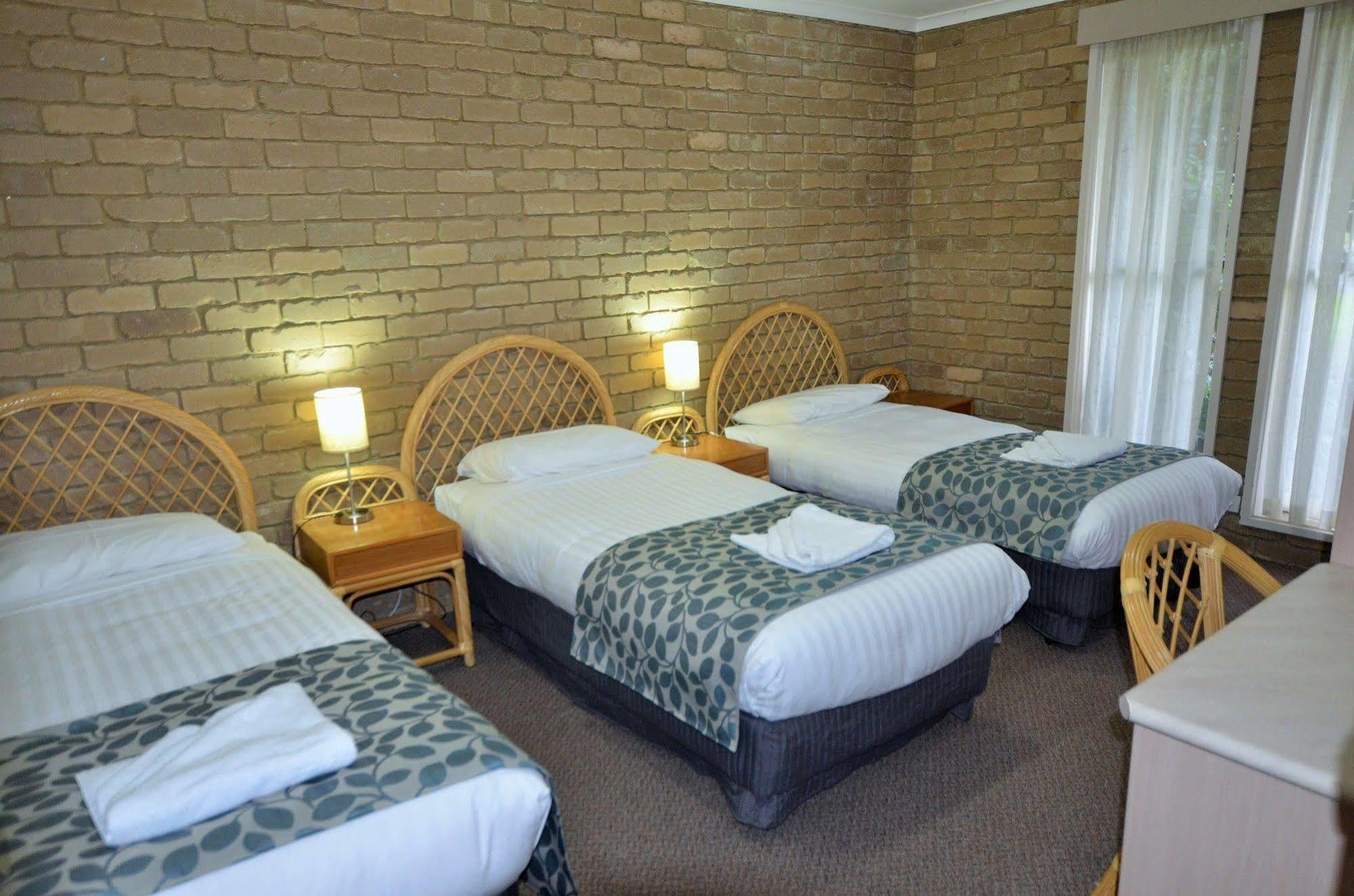 Tropicana Motor Inn Cowes Exteriör bild